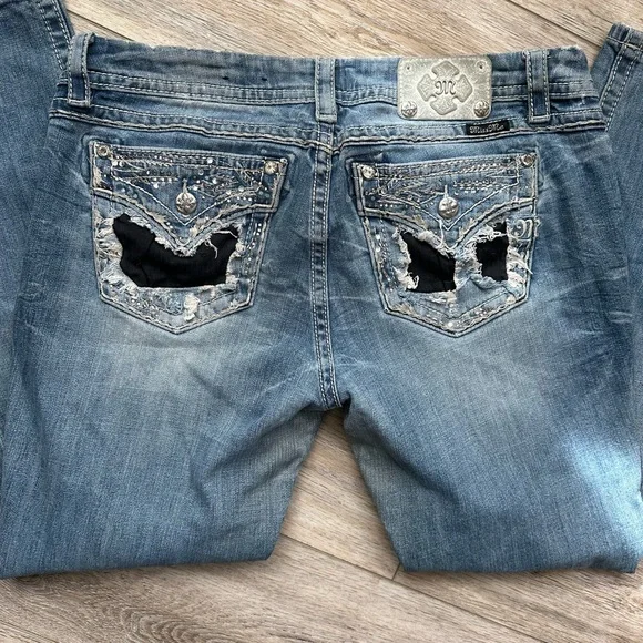 Miss Me Mid Rise Easy Straight Distressed Jeans Size 32 - Picture 9 of 11